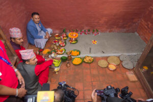दशैँघरमा जमरा राख्दा जे देखियो (फोटो फिचर)