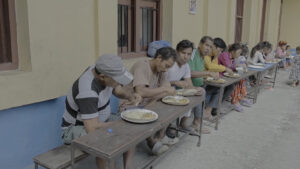 नख्खुका बाढी पीडितलाई ढाडस दिन पनि पुगेन सरकार, दैनिक तीन सयलाई खाना खुवाउँछन् स्थानीय