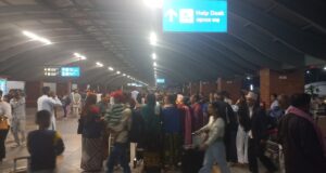 दशैंका बेला देश छोड्नु पर्दा रोइरहेका आँखाहरु