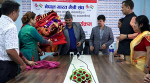 नेपाल–भारतमैत्री संघद्वारा बल्खु बाढी पीडितका लागि दश लाख रुपैयाँ बराबरको राहत सामग्री हस्तान्तरण
