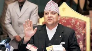 पूर्वराजा ज्ञानेन्द्र शाहले पनि शुभेच्छुकलाई टीका लगाइ दिने