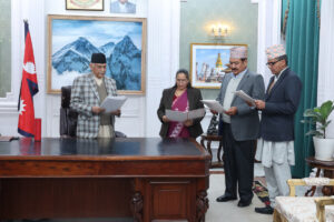 तीन विश्वविद्यालयका उपकुलपतिद्वारा प्रधानमन्त्रीसमक्ष शपथ ग्रहण