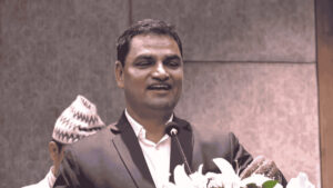 चिकित्सक र नर्सहरुको पारिश्रमीक बढाउने तयारी गर्दैछौँः स्वास्थ्यमन्त्री पौडेल
