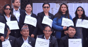 नेपाल बार निर्वाचनको मतदाता नामावलीमा विवाद, डीएलएद्वारा नेपाल बारको निर्वाचन समिति कार्यालय घेराउ