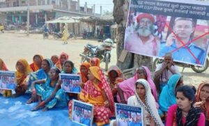 बृद्ध गंगाराम बैठालाई रिहा गर्न र निर्दोष फसाउने डिएसपी रायलाई कारवाहीको माग गर्दै पीडित परिवार धर्नामा