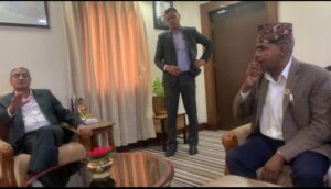 पत्रकार सुरेश रजकको परिवारलाई दश लाख राहत दिने गृहमन्त्री लेखकको घोषणा