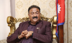 निवर्तमान मन्त्री राजकुमार गुप्तासँग सोधपुछ गर्दै अख्तियार