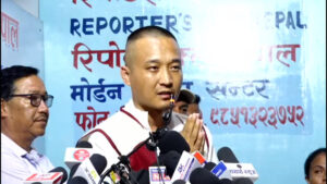 धम्कीपूर्ण भाषा प्रयोग गरेको भन्दै सुदन गुरुङमाथि आक्रोश, भृकुटीमण्डपमा जेनजी समूहको कुटाकुट