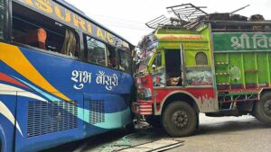मुग्लिन–नारायणगढ सडकखण्डमा दुर्घटना :  चारको अवस्था गम्भीर