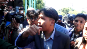 जेनजी प्रतिनिधिबीच शीतल निवासमा छलफल जारी, भित्र जान नपाएको भन्दै युवाको प्रदर्शन