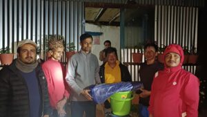 इलामको देउमाईका युवाद्वारा विपद्पीडित परिवारलाई राहत वितरण