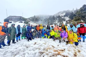 तिलिचो तालको बेसक्याम्पमा अलपत्र परेका आन्तरिक पर्यटकको उद्धार