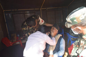 विपन्न वर्गलाई लक्षित गरी सशस्त्र प्रहरीको निःशुल्क स्वास्थ्य शिविर