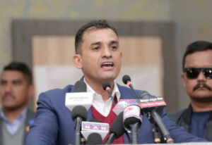 ‘मनग्य पैसा कमाएर, धन दौलत जम्मा गरेर पद र प्रतिष्ठाको आशक्तिमा आएका घण्टी बजाउनेहरू र हामी एउटै होइनौँः माधव सापकोटा