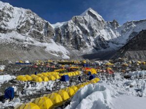 वसन्त याममा हिमाल आरोहणका लागि अहिलेसम्म ९४४ जनालाई अनुमति