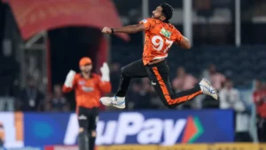 पन्जाब किङ्सलाई हराएपछि सनराइजर्स हैदराबाद शीर्षस्थानमा उक्लिएको छ भने लगातार तेस्रो हार बेहोरेको पन्जाब दोस्रो स्थानमा झरेको छ ।
